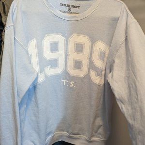 Taylor Swift 1989 sweatshirt medium